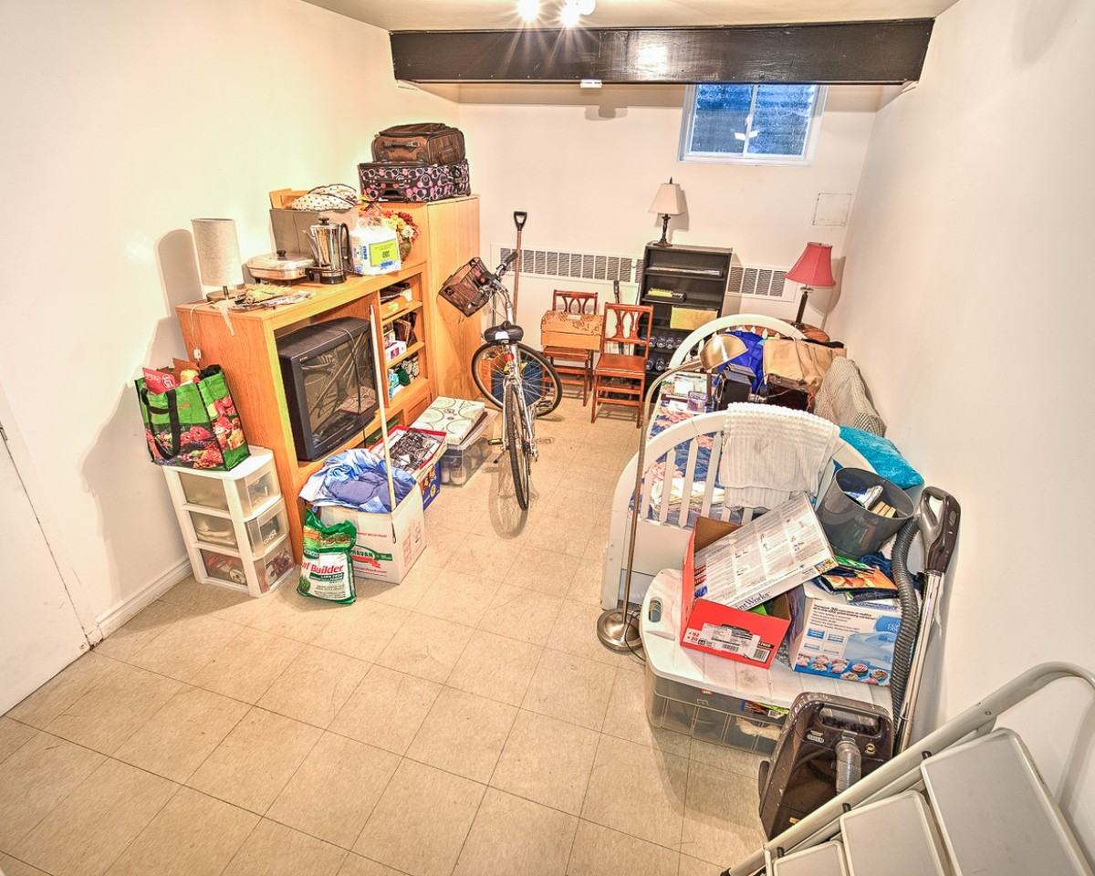 Beacon Hill Villa Apartments 110 Elgin Cres, Beaconsfield, QC H9W 2B4