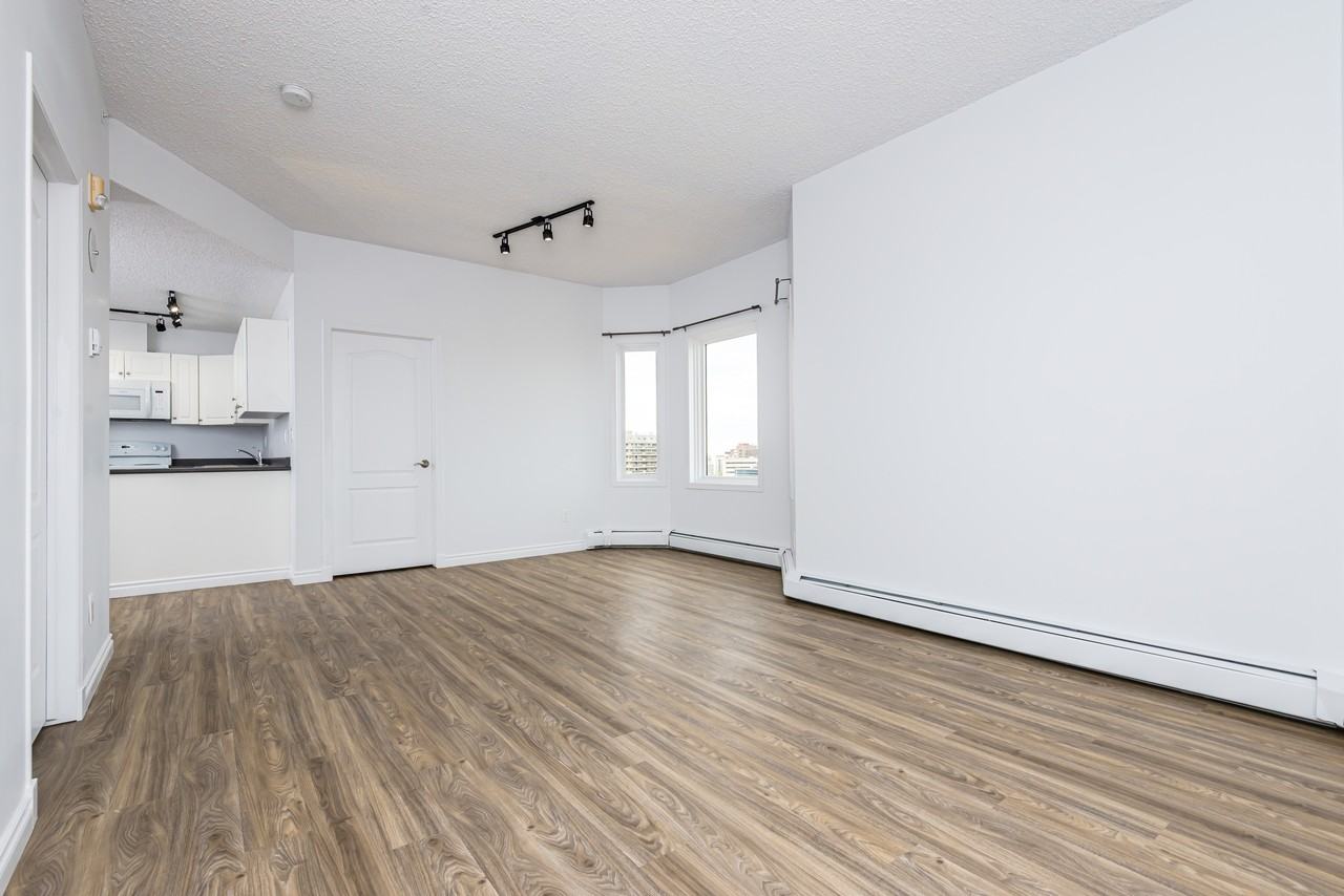 Grand Central Manor Apartments 10903 10903 / 10904 103 / 102 Avenue