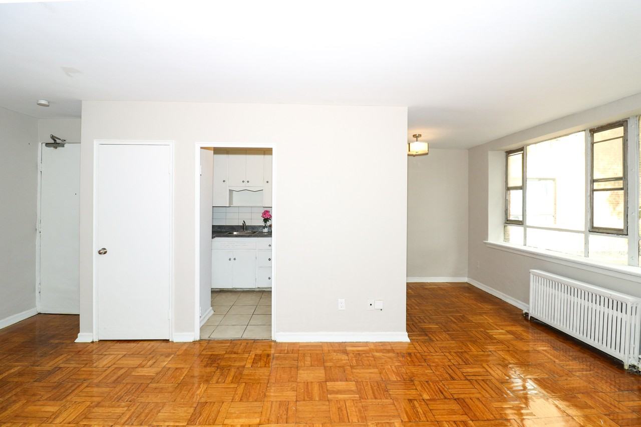 2507 & 2515 Eglinton Avenue West, Toronto Apartments 2515 & 2515