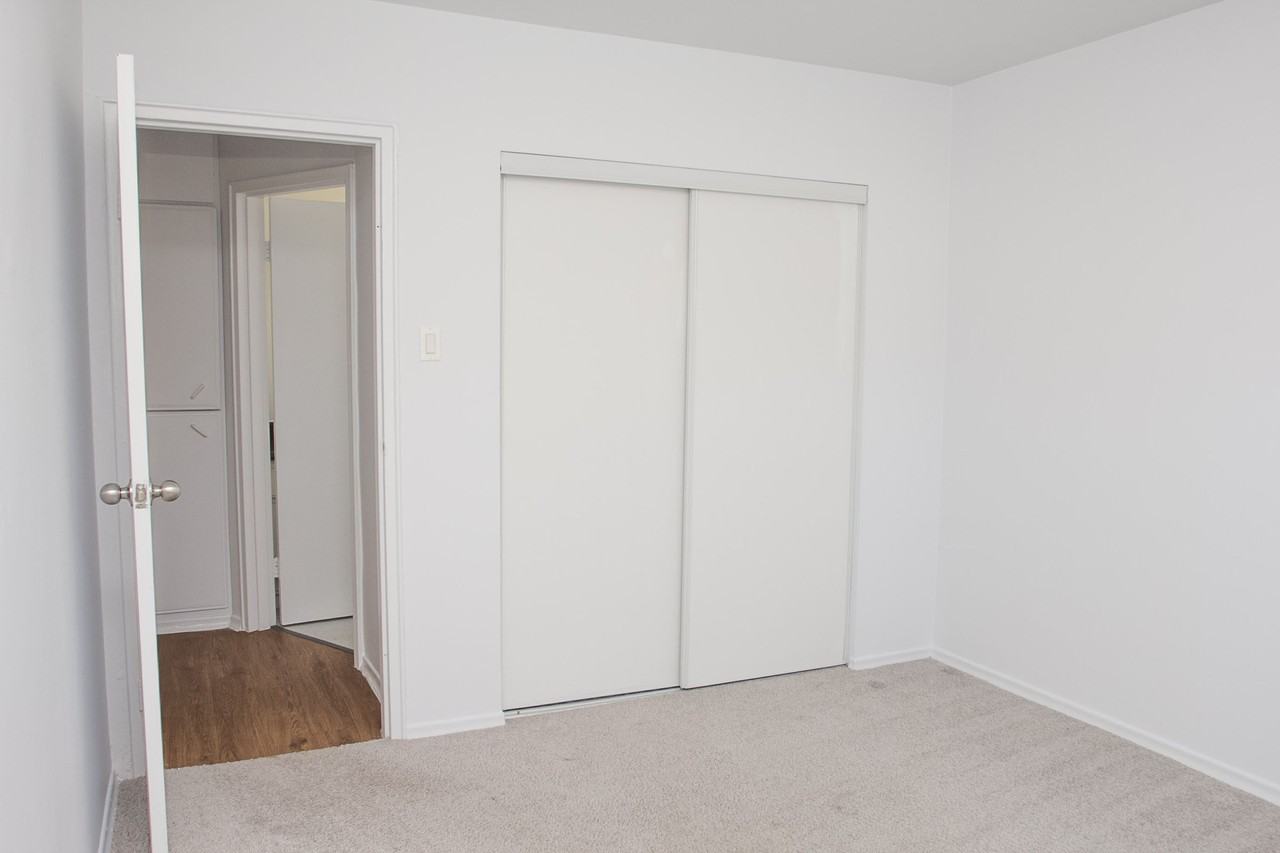 Hugo Apartments 19 & 19 & 25 Hugo Crescent, Kitchener, ON N2M 3Z3