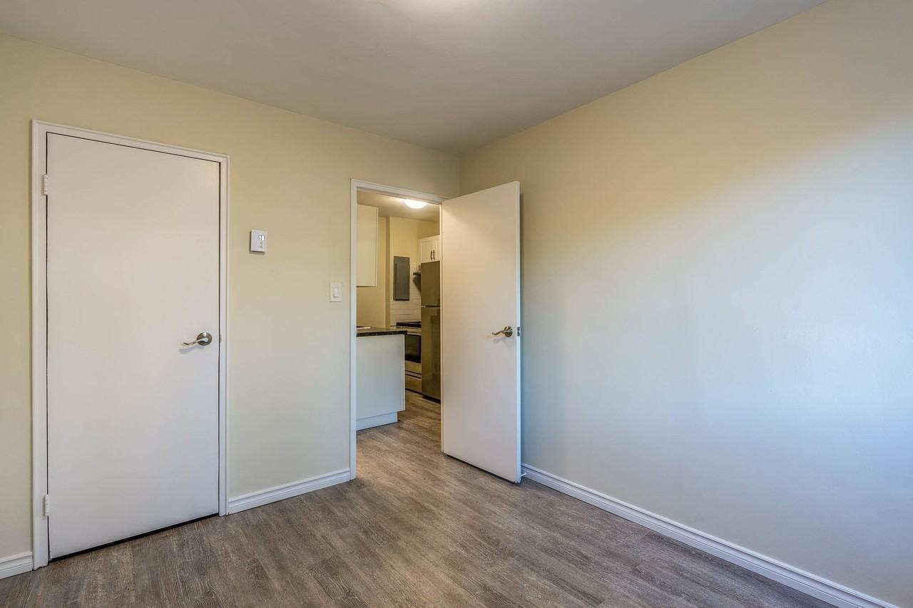 Embassy Towers Apartments 230 Forsyth St N, Sarnia, ON N7T 6E2 Zumper