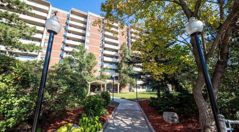 25 Duncanwoods Dr Apartments in Humber Summit, Toronto, ON M9L 2C5 Zumper
