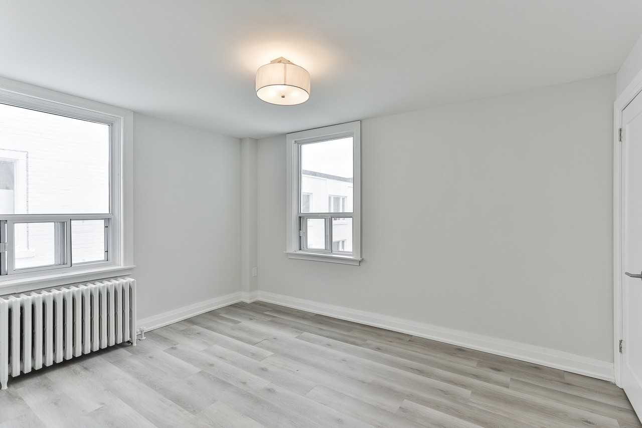 697 Eglinton Avenue West Apartments 697 Eglinton Ave W, Toronto, ON