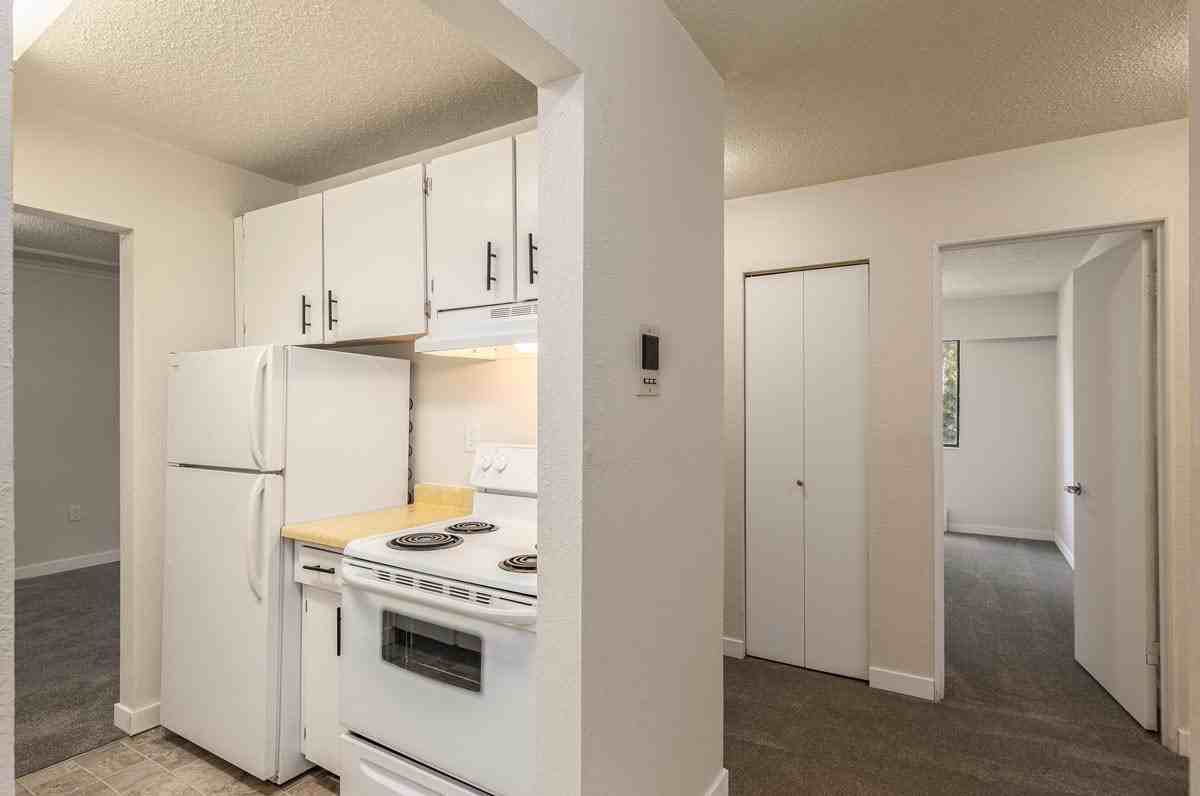 Highland Place Apartments 2600 Highland Blvd, Nanaimo, BC V9S 5G1 Zumper