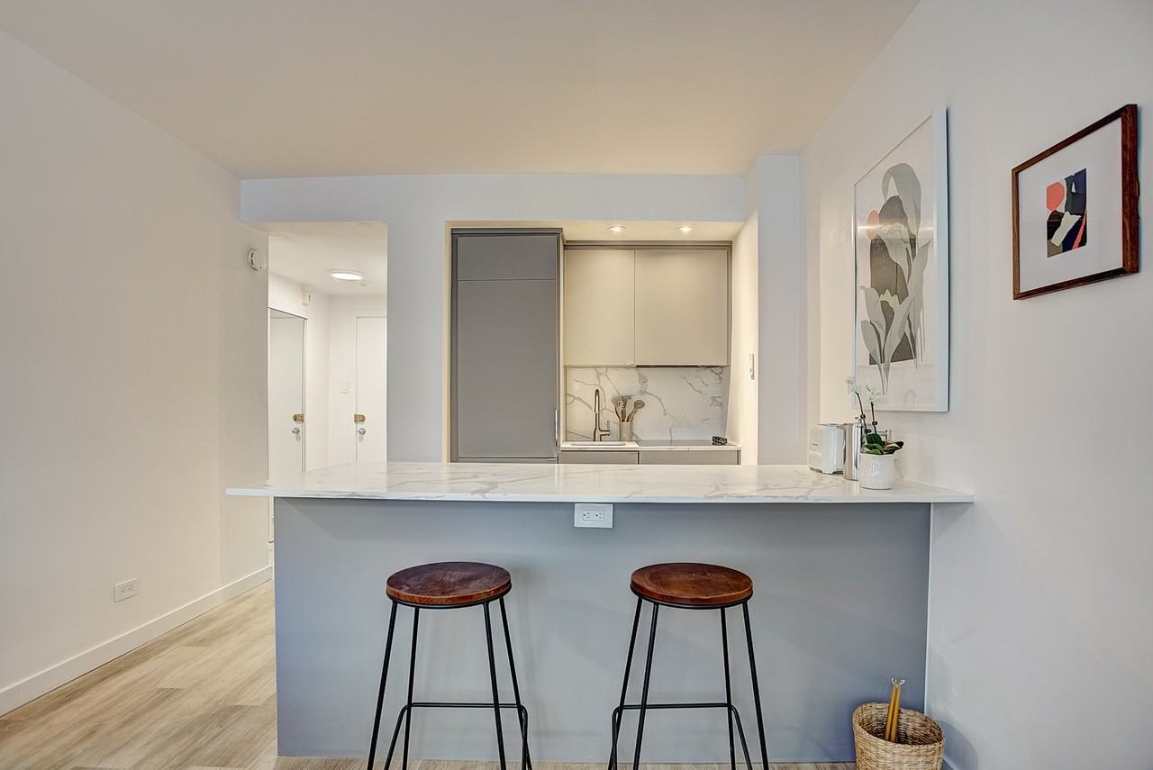 3445 Hutchison Apartments 3445 Rue Hutchison, Montréal, QC H2X 2G2