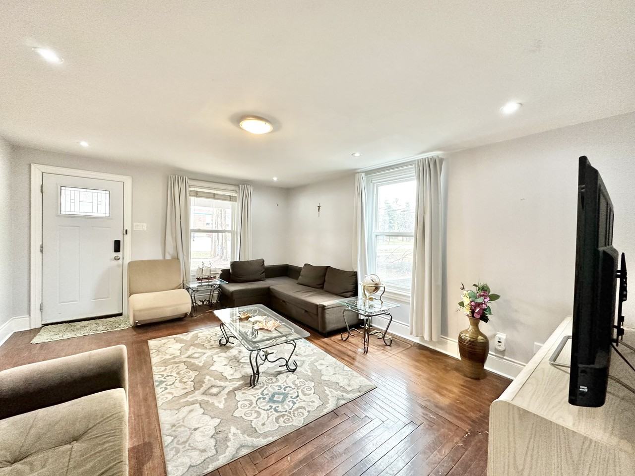 504 Beach Blvd, Hamilton, Ontario Apartments 504 Beach Blvd, Hamilton