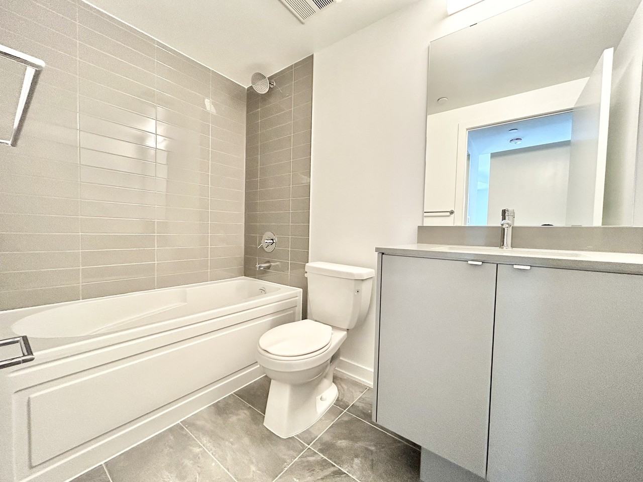 2213200 Dakota Common, Burlington, Ontario L7M 2A9 Apartments 3200 Dakota Common, Burlington