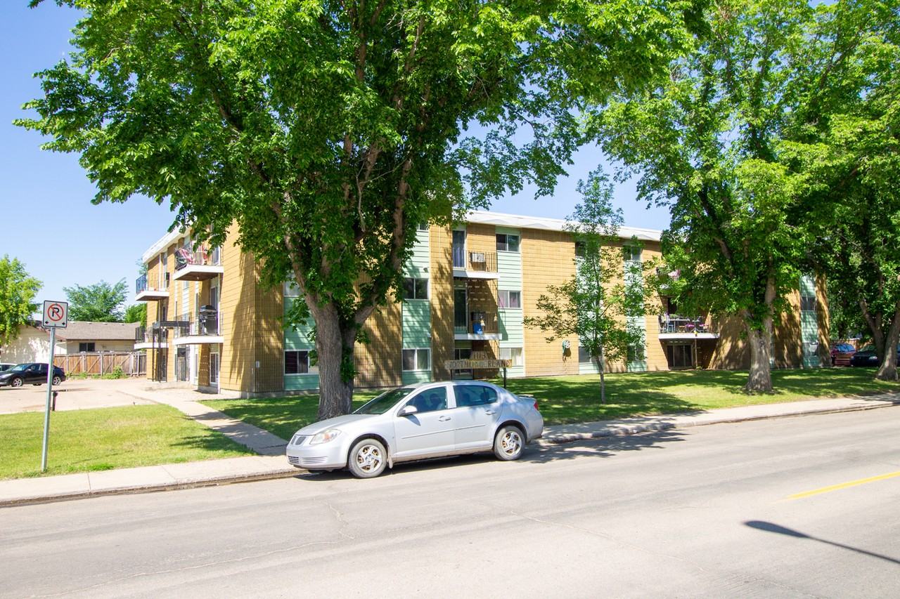 1113 Northumberland Ave Apartments in Massey Place, Saskatoon, SK S7L