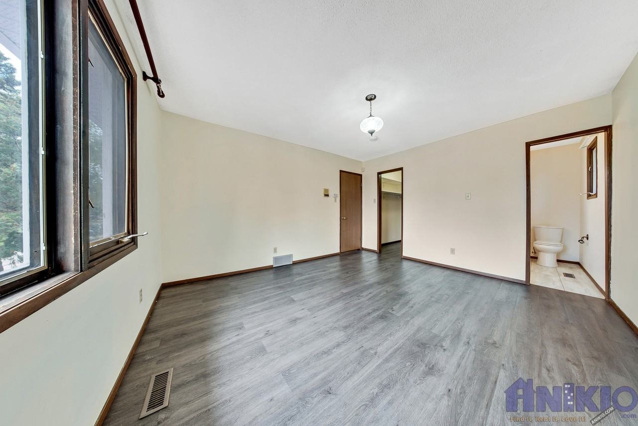 6 Bedroom Family Home in Wildwood Apartments 243 Willoughby Cres