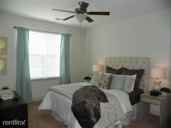 Ellington Farms Apartment Homes Apartments 505 Vorlis Lane