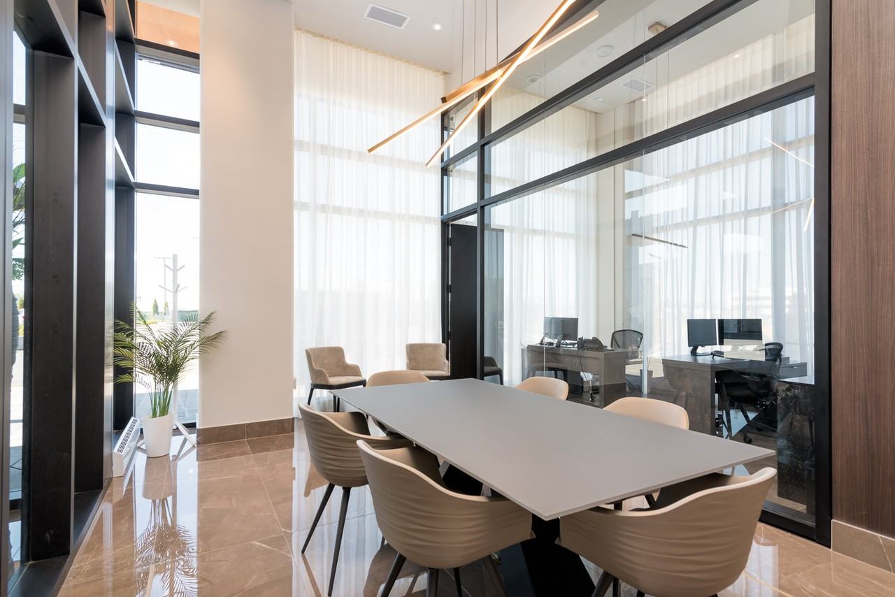 Central Parc Laval Apartments 3405 Boul Le Carrefour, Laval, QC H7T