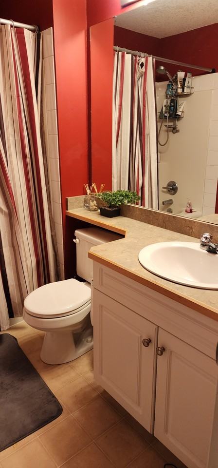 Lovely 2 Bed 2 Bathroom Condo in The Hamptons!!*Balcony*In Apartments