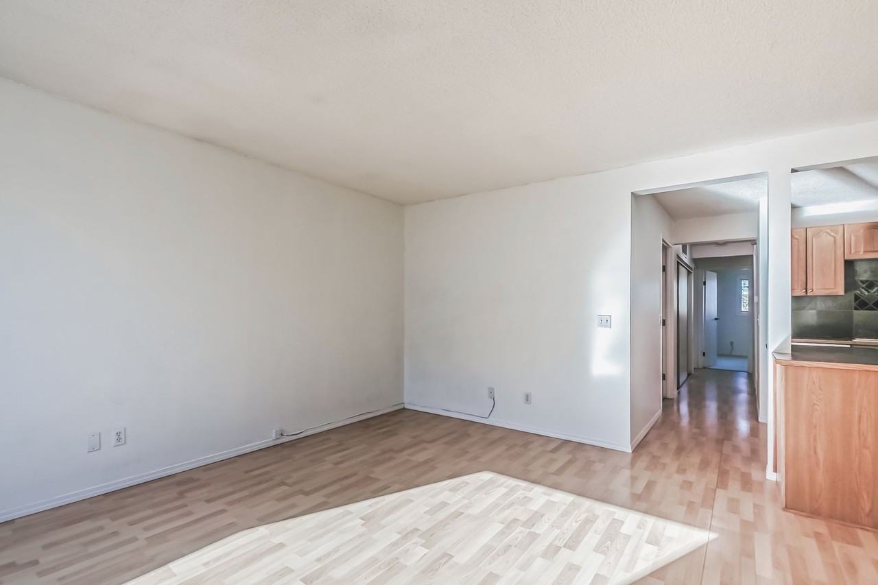 2 bedroom Townhouse in Brookpark SW Apartments 200 Cedarbrook Park