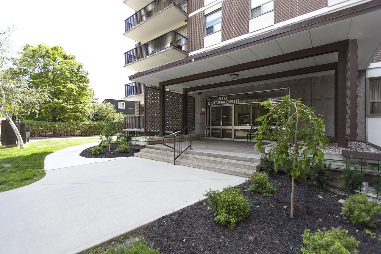 Edgeworth Apartments in Whitehaven, Ottawa, ON K2B 5L5 Zumper