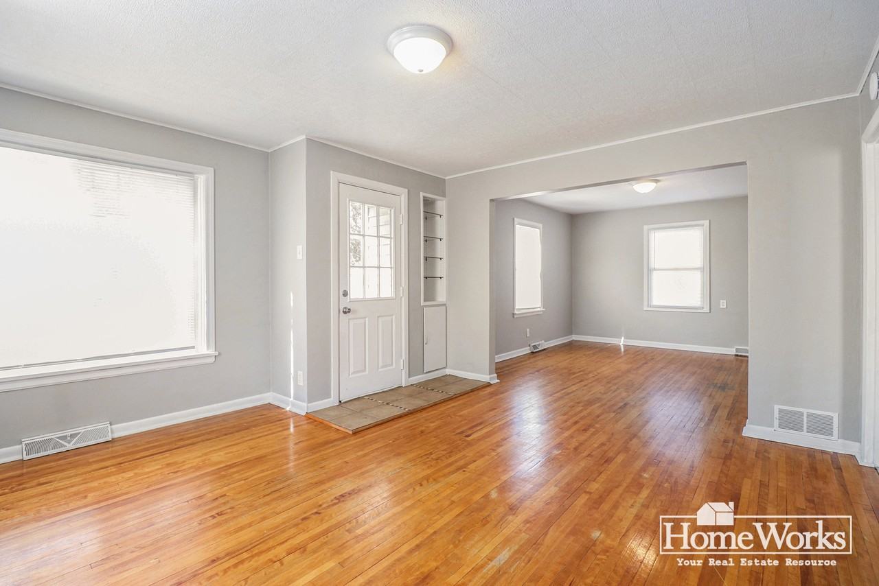 210 E Jefferson Blvd, Mishawaka, IN 46545 3 Bedroom House for 1,199