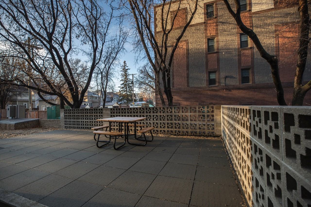 Dover Place Apartments 800 Corydon Ave, Winnipeg, MB R3M 0Y3 Zumper