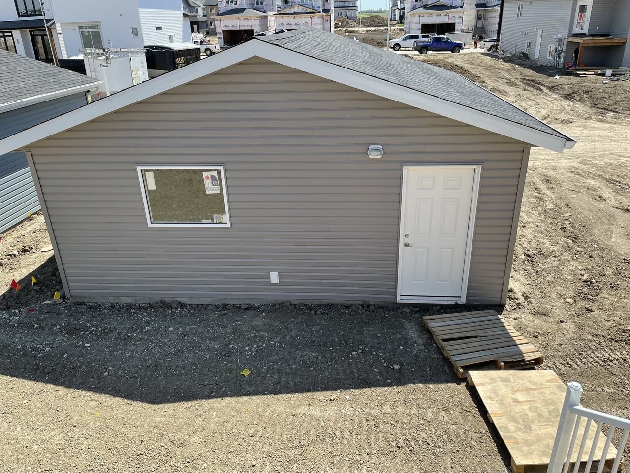 3 Bedroom Upper Unit In Aspen Ridge Apartments 728A Feheregyhazi Blvd