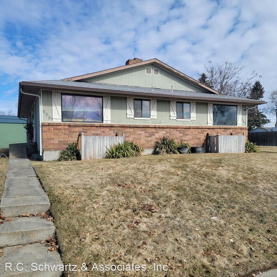 605/607 E Queen Ave Apartments in Nevada Lidgerwood, Spokane, WA