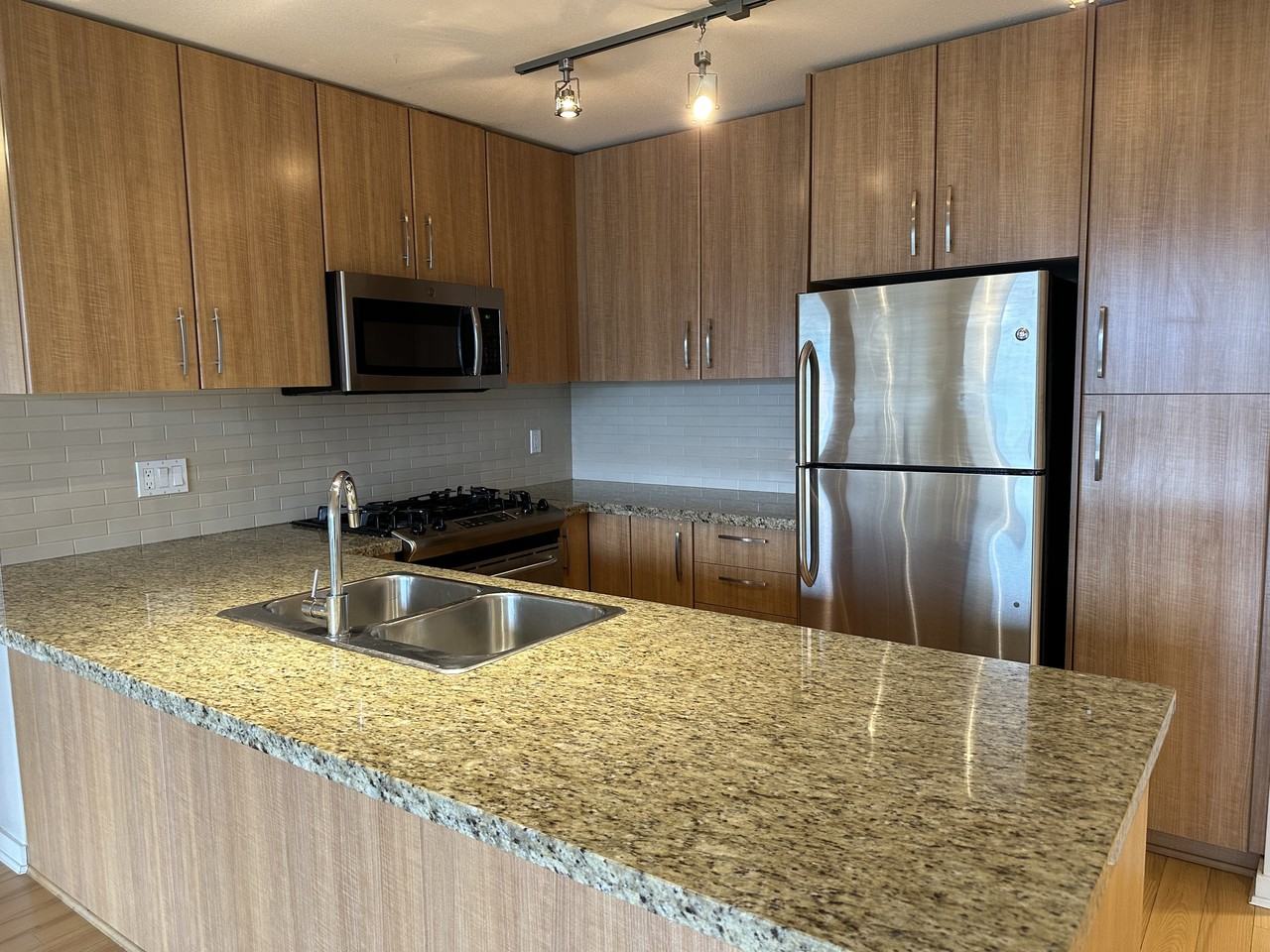 651 Nootka Way, Port Moody, BC V3H 0A1 2 Bedroom Apartment for Rent