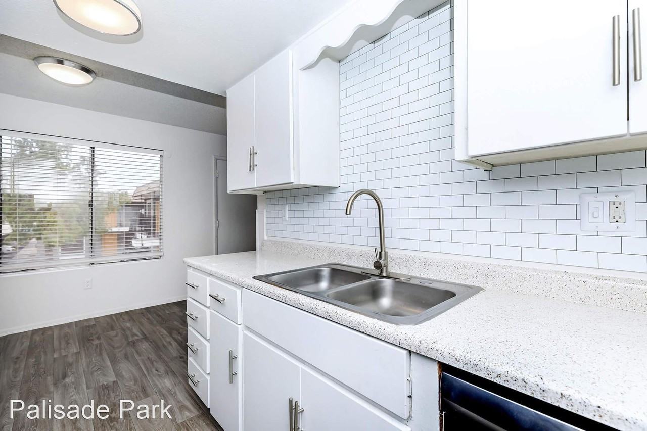 Palisade Park Apartments 3001 N Black Canyon Hwy, Phoenix, AZ 85015