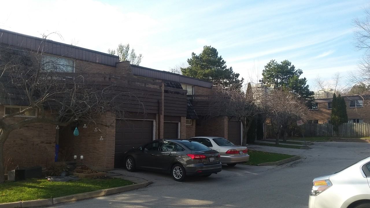 12311287 White Oaks & 392408 Eton Place, Oakville Apartments 1256 White Oaks Blvd && 301