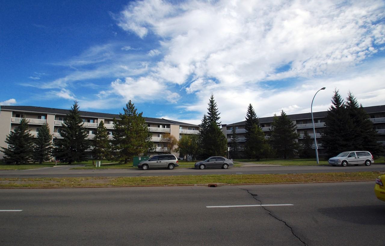 Strathmore Manor Apartments 2911 109 St Nw, Edmonton, AB T6J 5C9 Zumper
