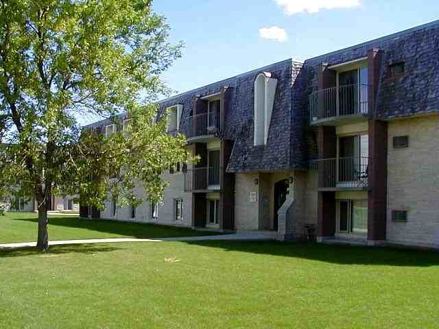 Killarney Gardens Apartments 130 Killarney Ave, Winnipeg, MB R3T 3B2