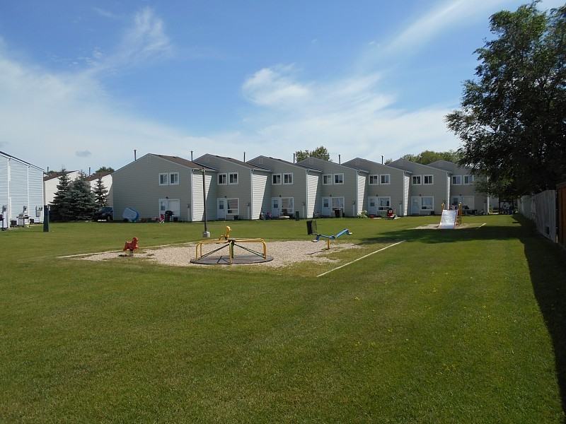 Wickham Park Apartments 100 Wickham Rd, Winnipeg, MB R2J 2L4 Zumper
