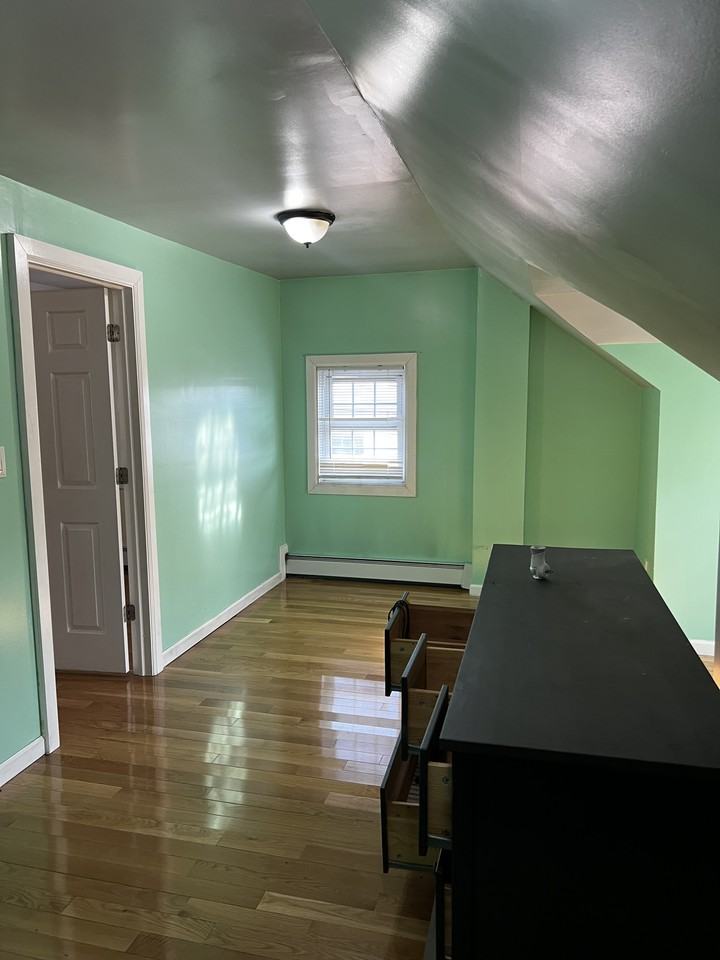 92 59 172nd Street NA, New York, NY 11433 1 Bedroom House for 1,600