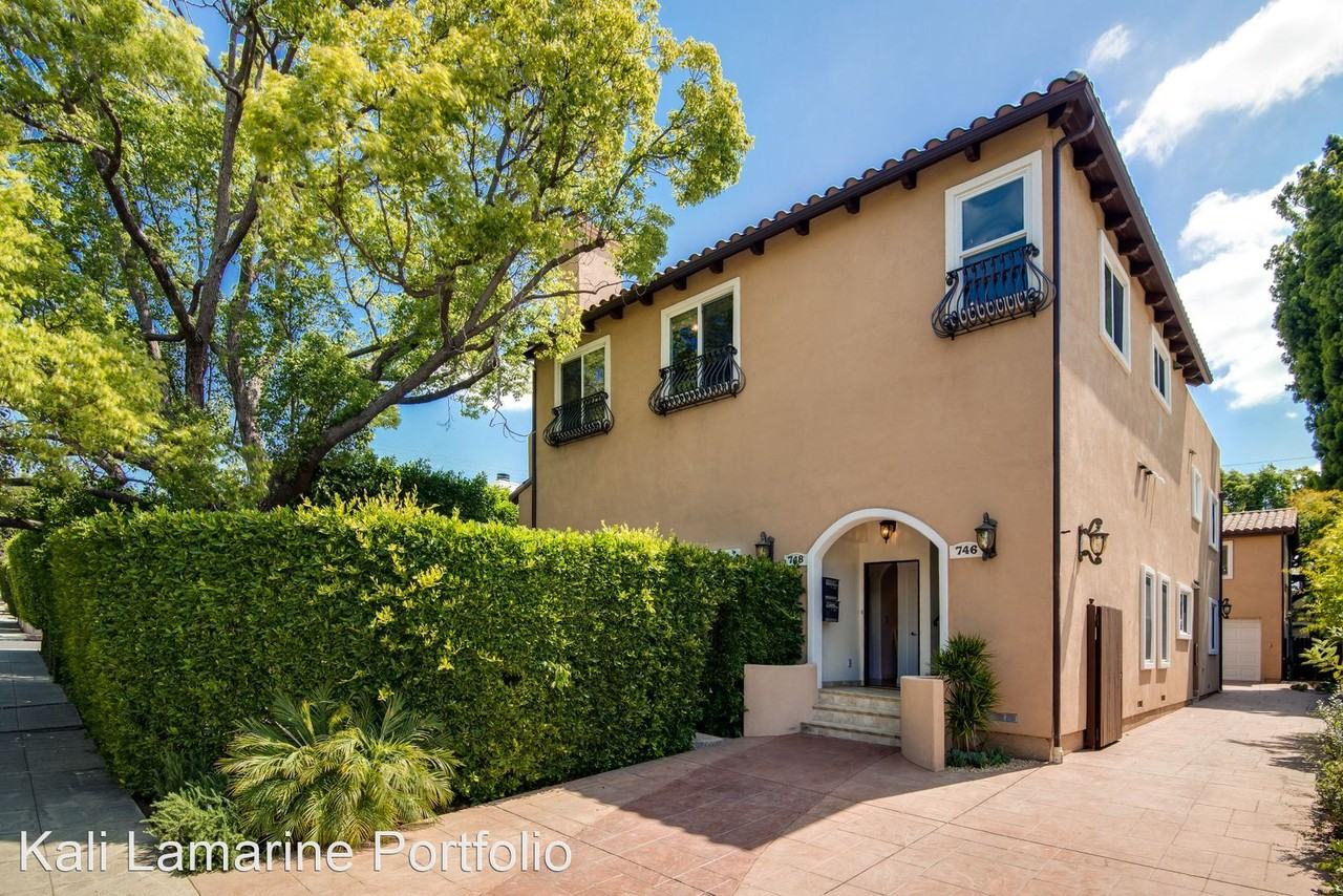 746/748 N La Jolla Ave Apartments in Hollywood Hills West, Los Angeles