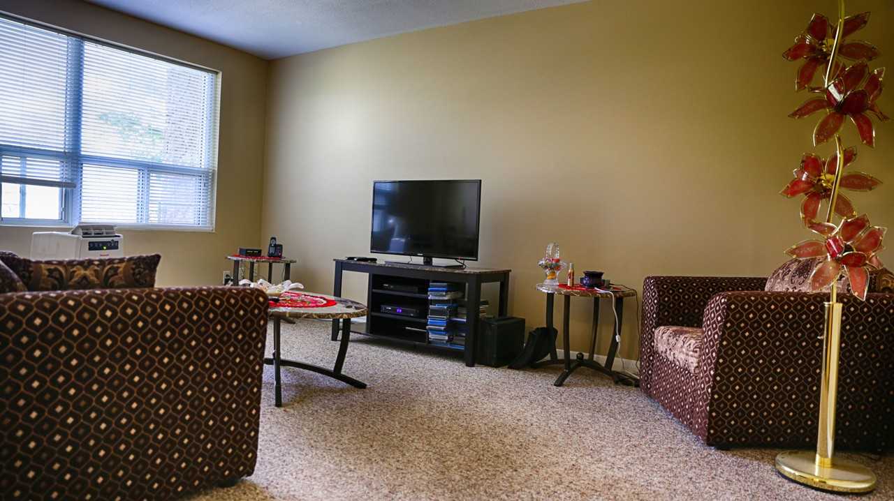 205 Lorraine Ave Apartments in Heritage Park, Kitchener, ON N2B 2N3