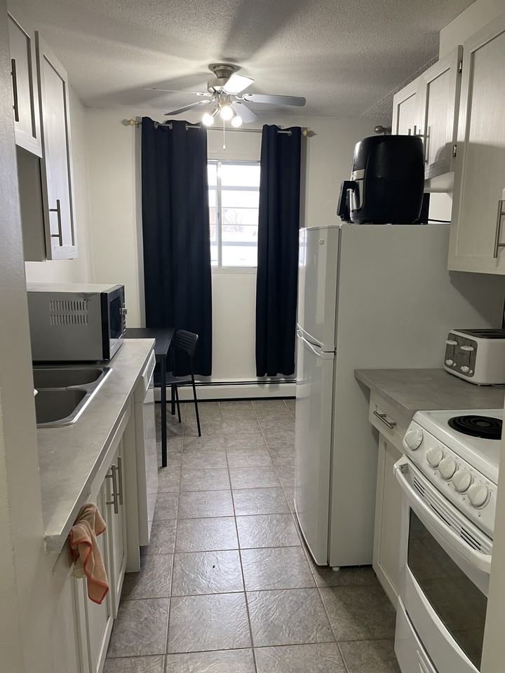 Strathcona Manor Apartments 10045 83 Ave Nw, Edmonton, AB T6E 2C3