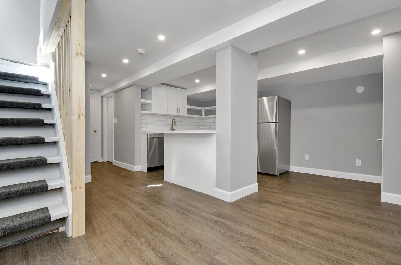 868 Maplewood Avenue Apartments 868 Maplewood Ave, Ottawa, ON K2B 5V5