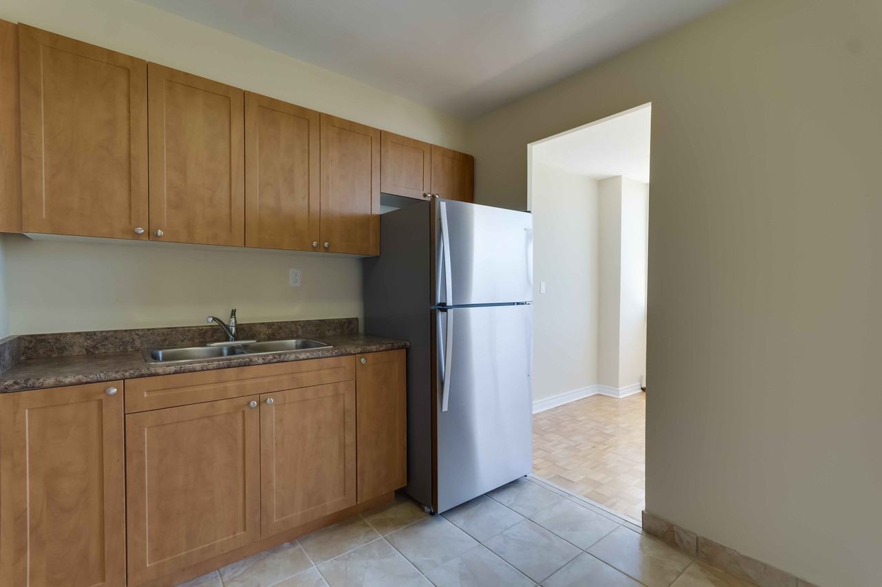 Park Terrace II Apartments 205 Queen Mary Dr, Oakville, ON L6K 3K8