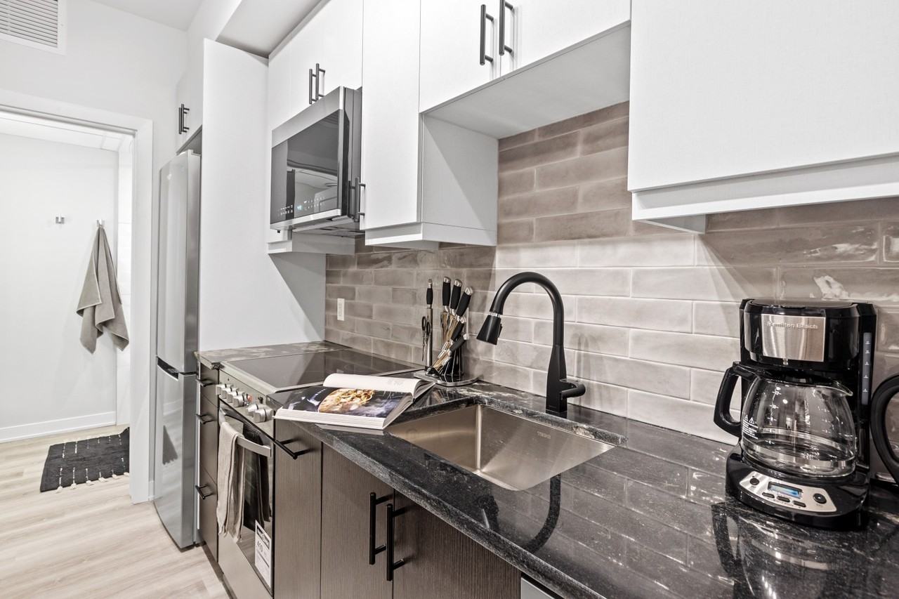 86 Hinton Ave N BACHELOR, Ottawa, ON K1Y 0Z8 Studio Apartment for