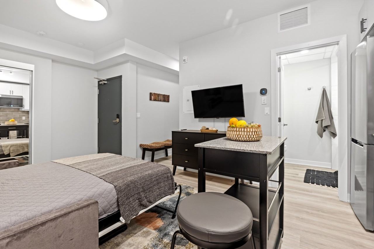 86 Hinton Ave N BACHELOR, Ottawa, ON K1Y 0Z8 Studio Apartment for