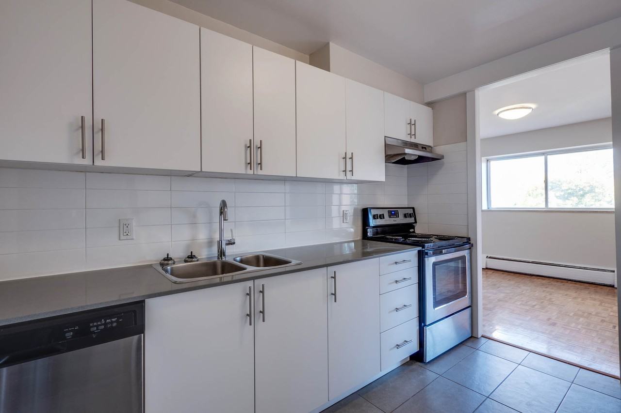 Metropolitan Towers Apartments 57 Union St E, Waterloo, ON N2J 1B9