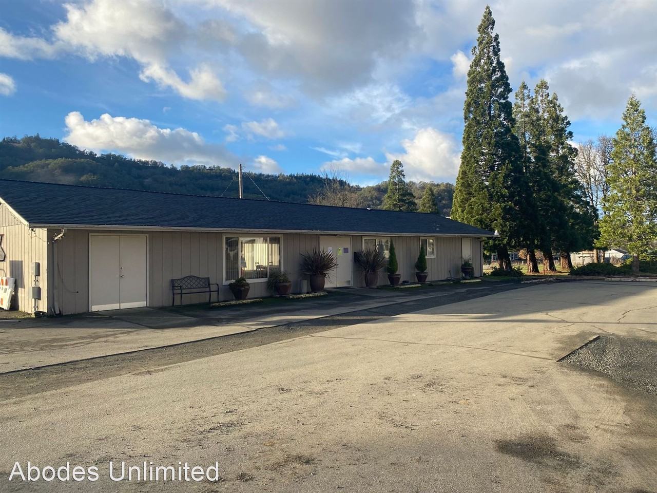 Woodland Hills Senior Estates 4533 NE Stephens St Apartments in