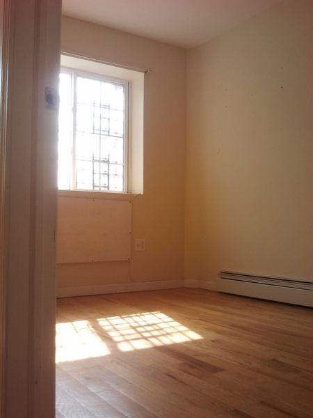 Fabulous 3 bedroom 2 bathroom Hart Street and Marcy Avenue w/ Washer