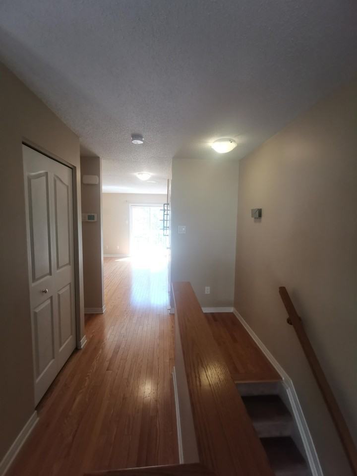 350 Gotham Private 1 Apartments 350 Gotham Pvt, Ottawa, ON K2C 4G7