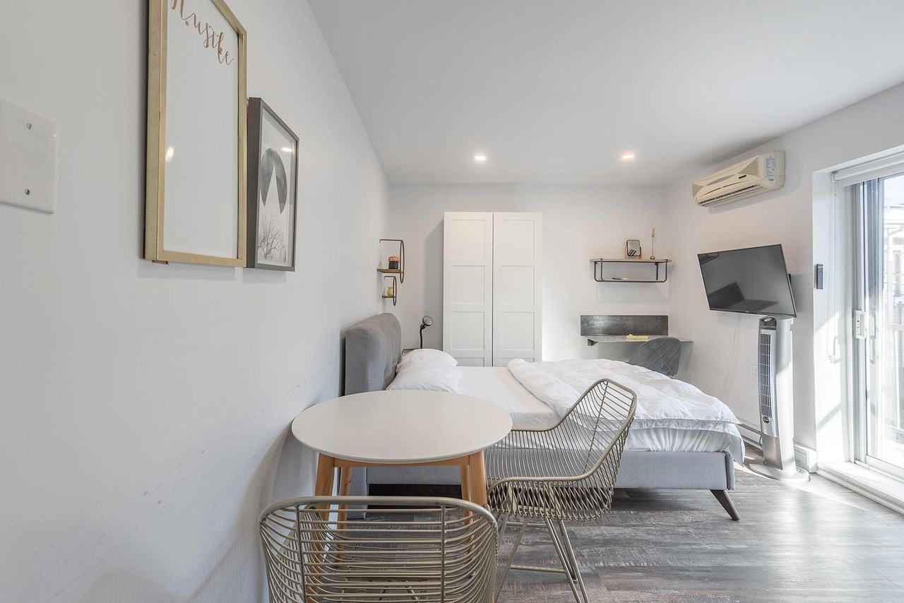 2020 SaintDenis Apartments 2020 Rue SaintDenis, Montréal, QC H2X