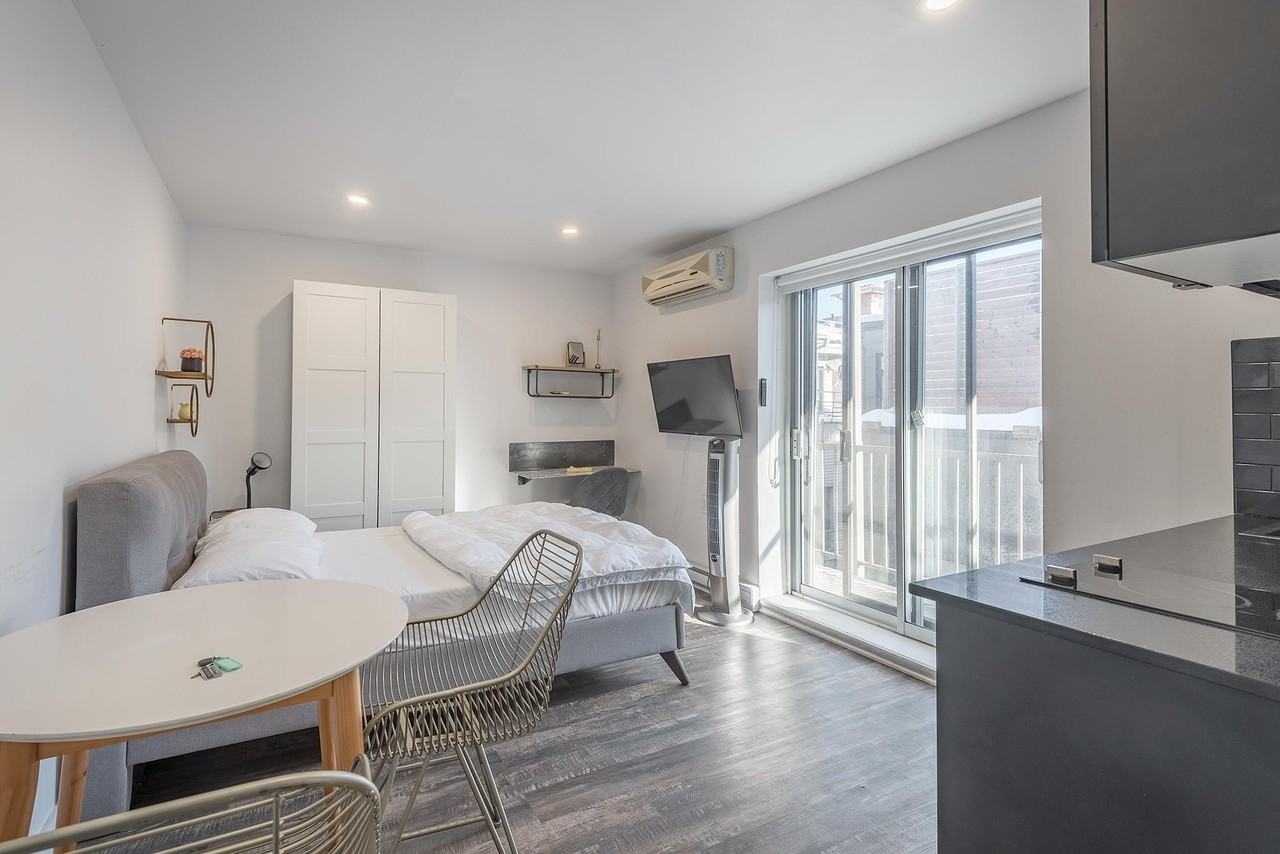 2020 SaintDenis Apartments 2020 Rue SaintDenis, Montréal, QC H2X