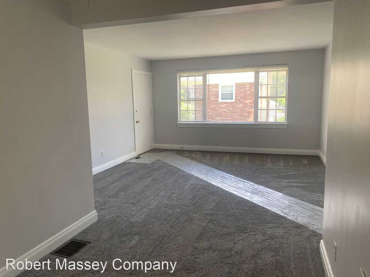 2079 Douglass Blvd Apartments in Highlands Douglass, Louisville, KY