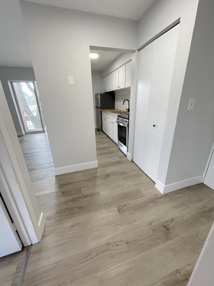 1030 Lillian Ave Apartments in Walkerville, Windsor, ON N9A 1V7 Zumper