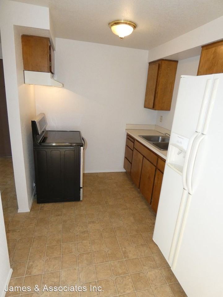 108 122 W 5th Apartments in Port Angeles, WA 98363 Zumper