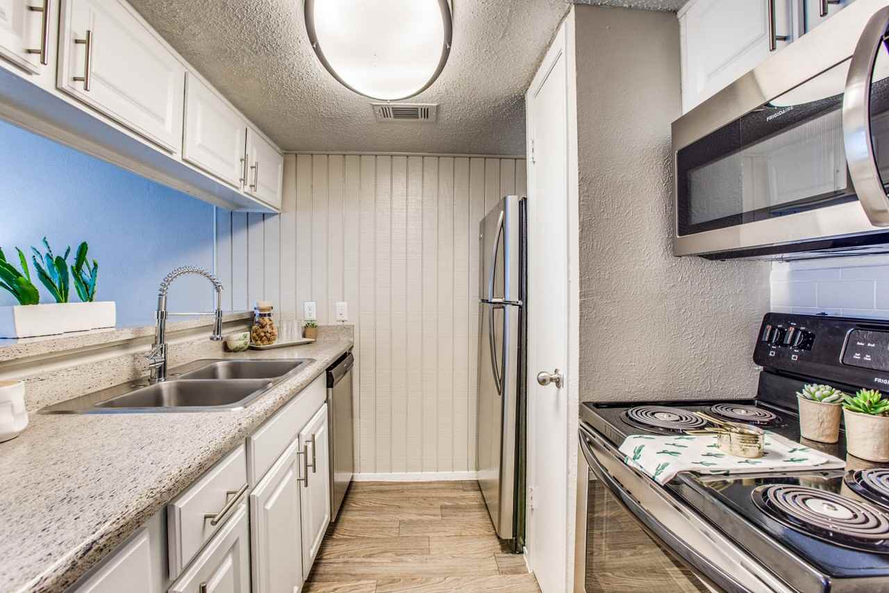 Lexington Apartment Homes Apartments 5426 Meadowcreek Dr, Dallas, TX