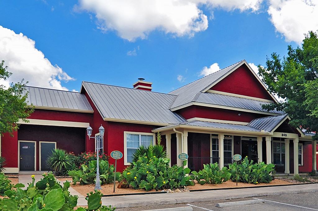 Champions Crossing Apartments 345 Champion Blvd, San Marcos, TX 78666