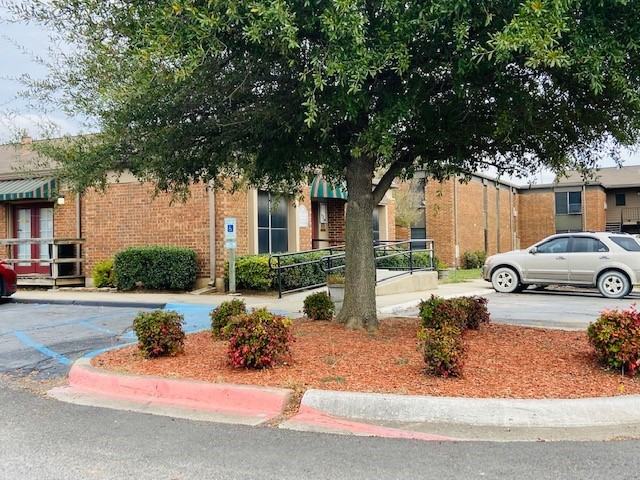 Lexington Square Apartments 2008 N Interstate 35, Gainesville, TX