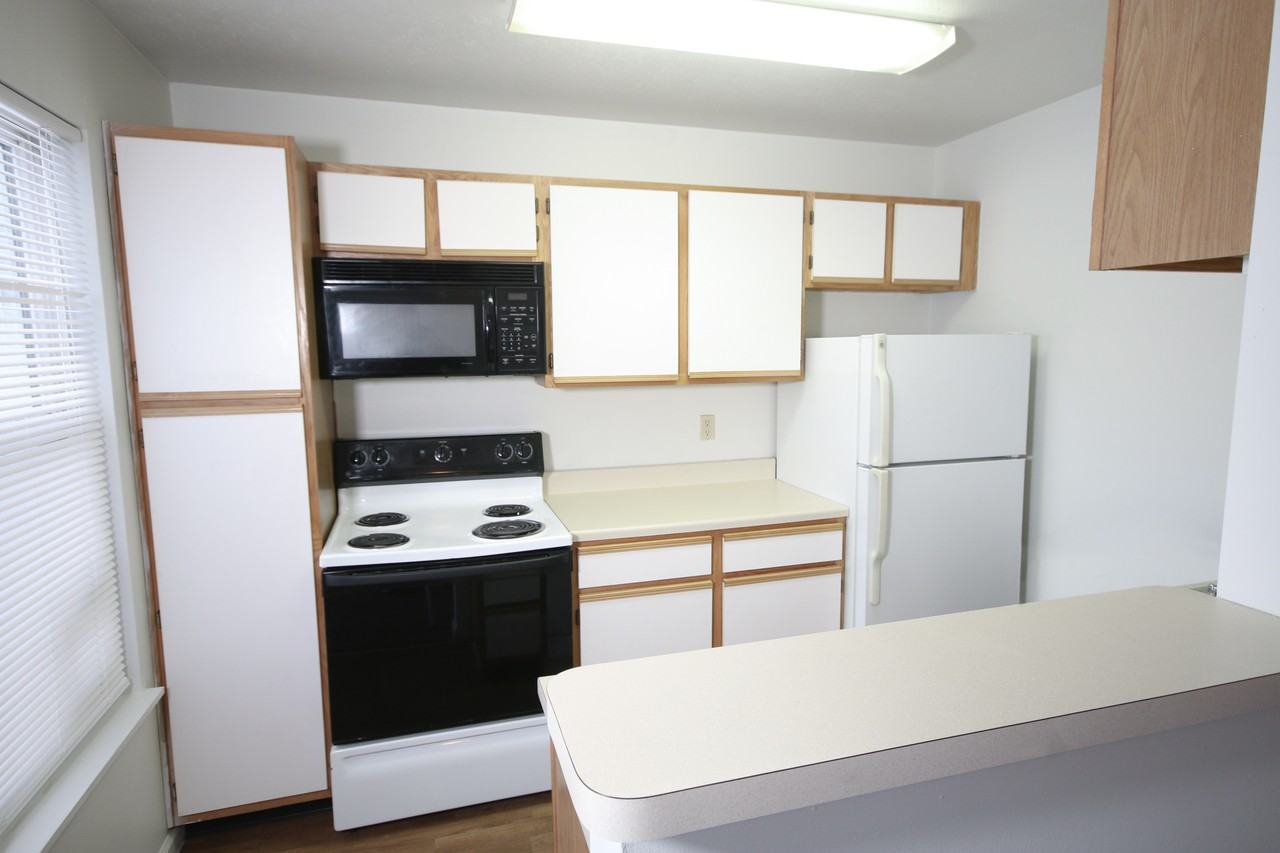 Conner Court Apartments 1465 E State Road 44, Connersville, IN 47331