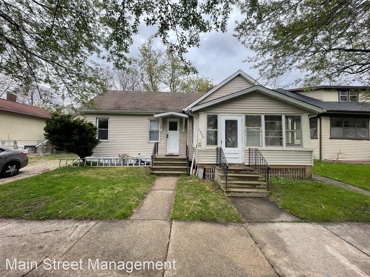 1274 Stuart St, Green Bay, WI 54301 2 Bedroom House for 995/month Zumper